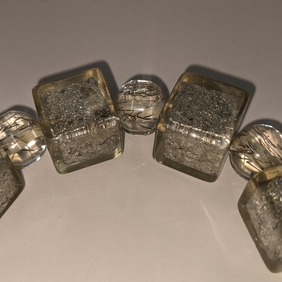 VTG CUBE & ROUND CLEAR W/ SILVER GLITTER & FOIL LUCITE BEAD STRETCH BRACELET - Picture 3 of 9